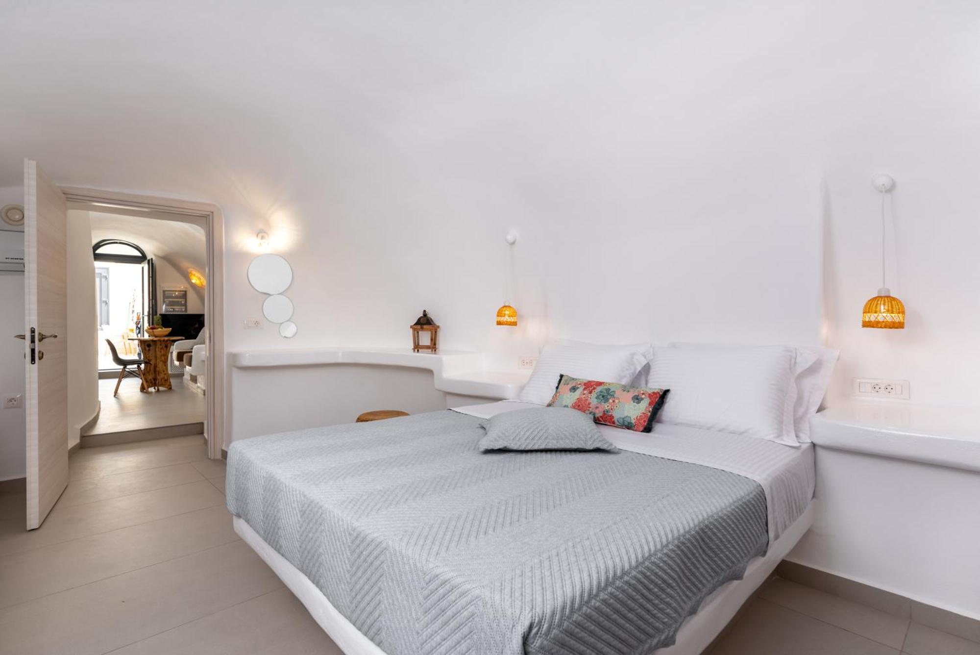 Deep Cave Suites Kontochori Fira  Dış mekan fotoğraf