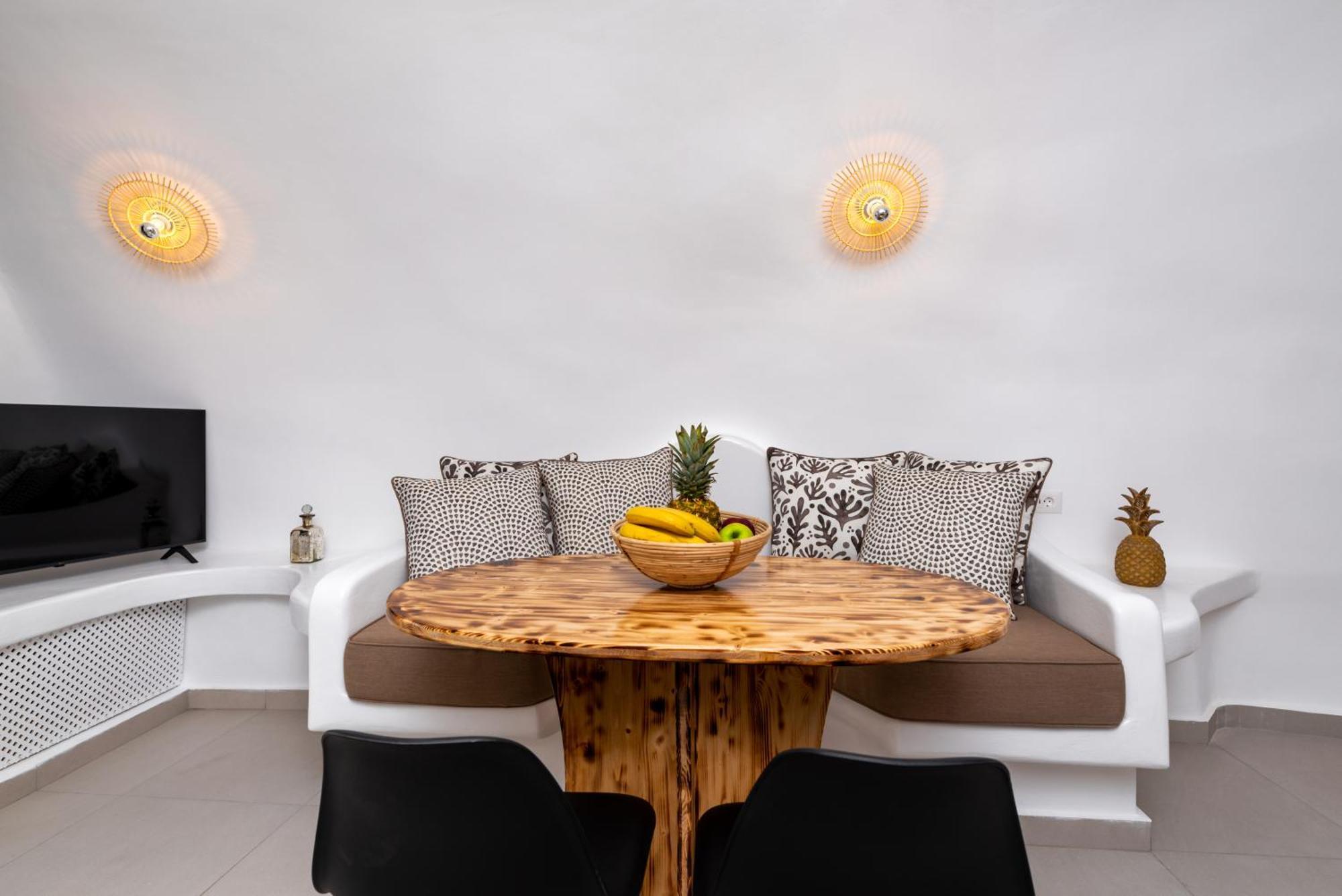 Deep Cave Suites Kontochori Fira  Dış mekan fotoğraf