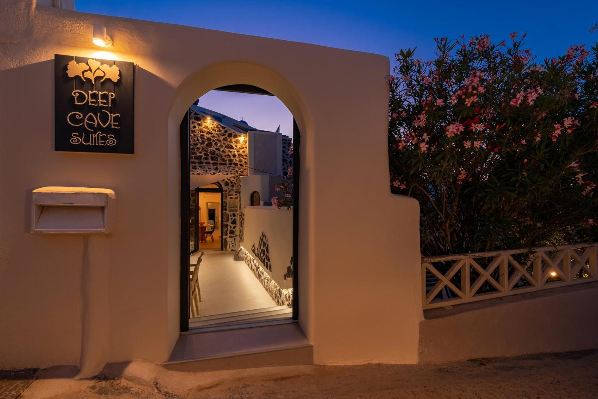 Deep Cave Suites Kontochori Fira  Dış mekan fotoğraf