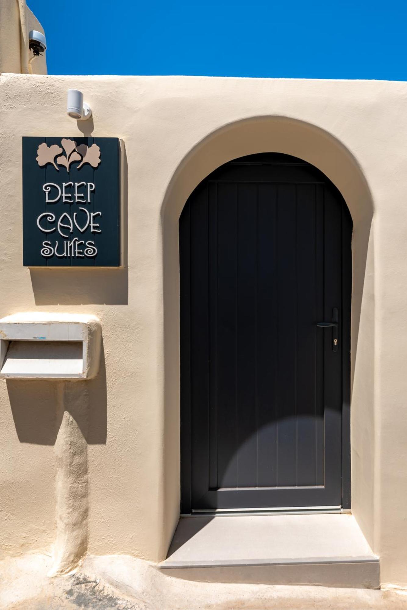 Deep Cave Suites Kontochori Fira  Dış mekan fotoğraf