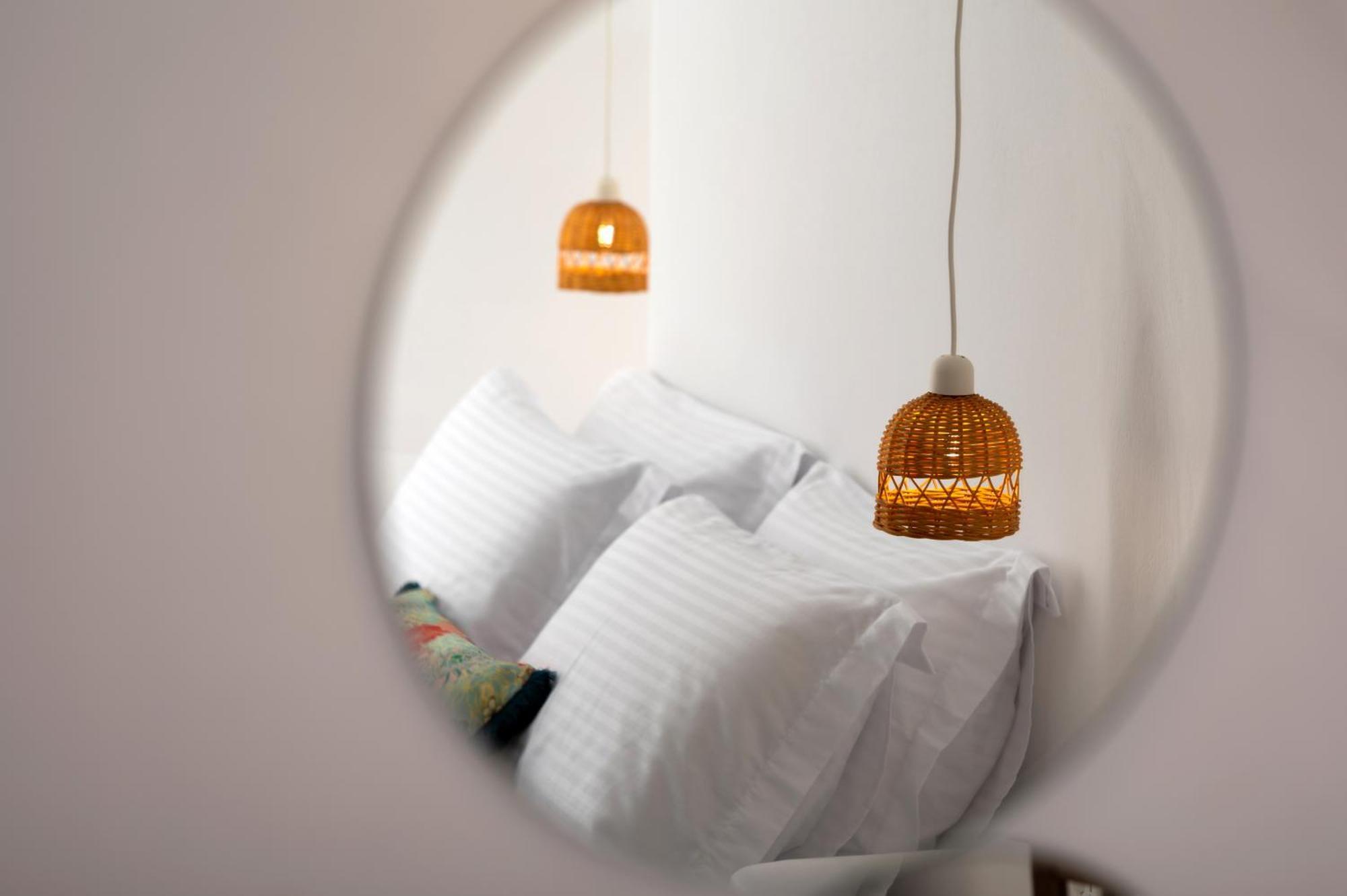 Deep Cave Suites Kontochori Fira  Dış mekan fotoğraf
