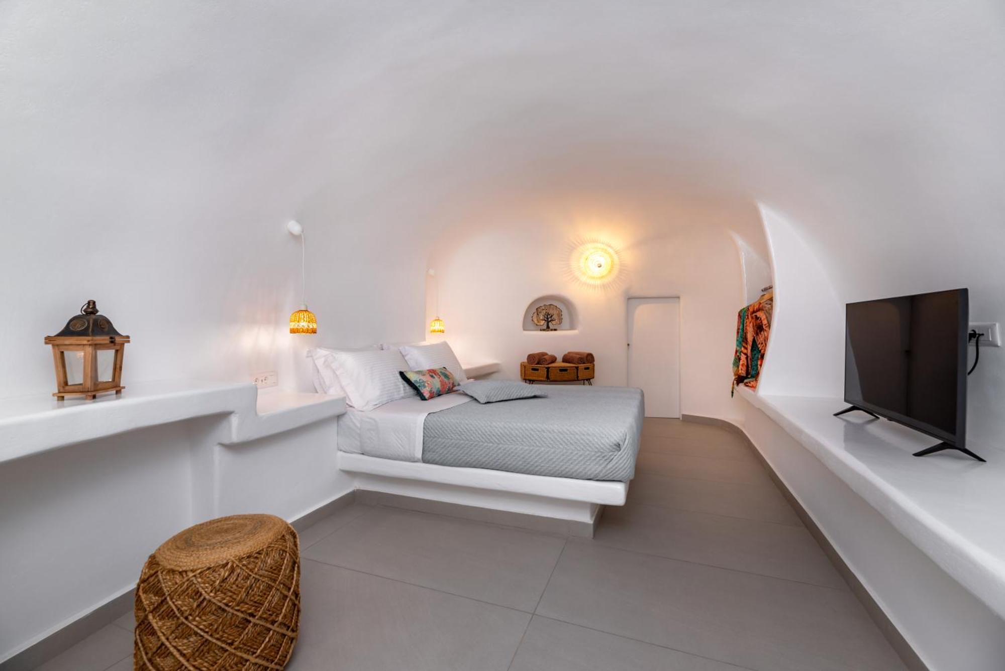 Deep Cave Suites Kontochori Fira  Dış mekan fotoğraf
