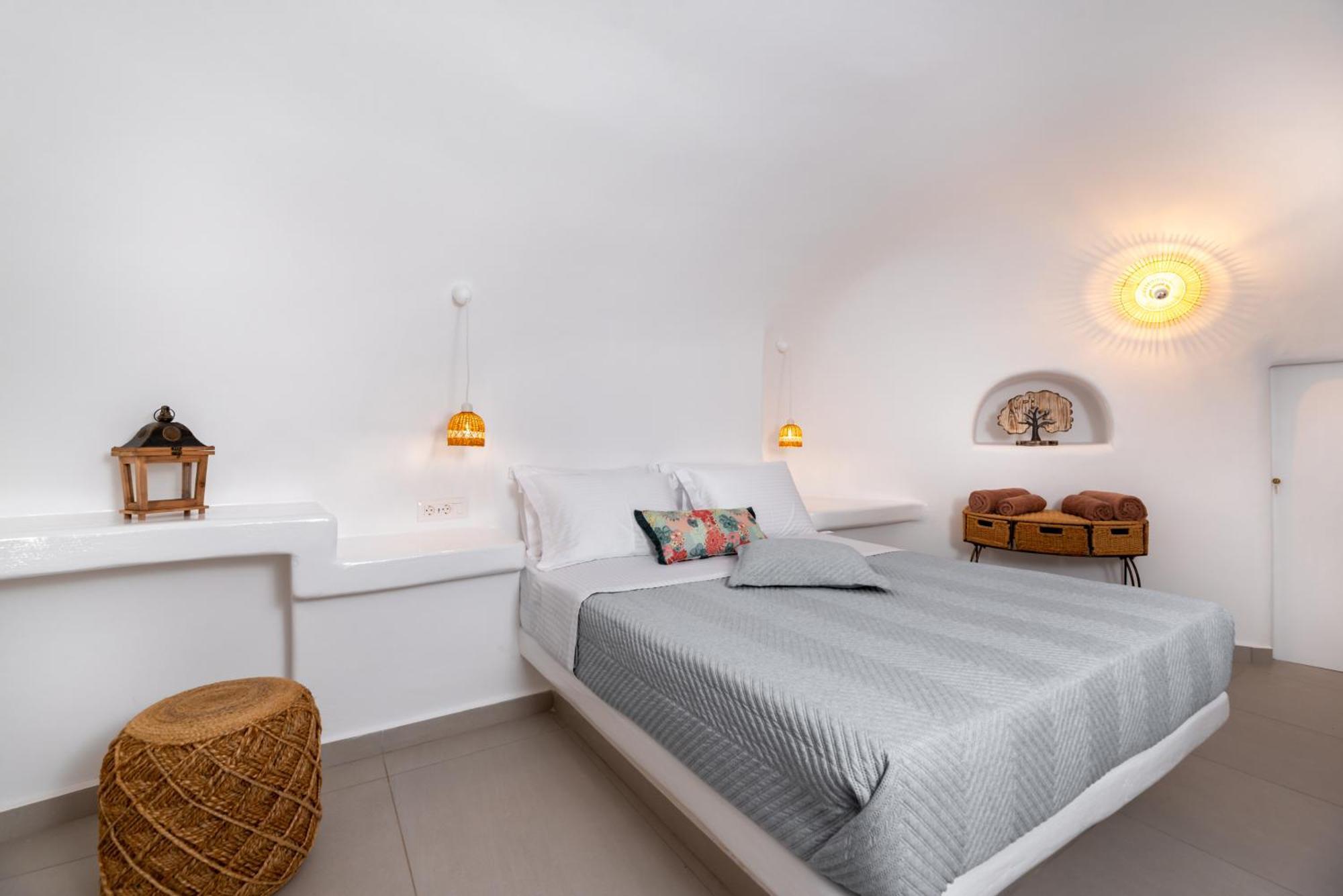 Deep Cave Suites Kontochori Fira  Dış mekan fotoğraf