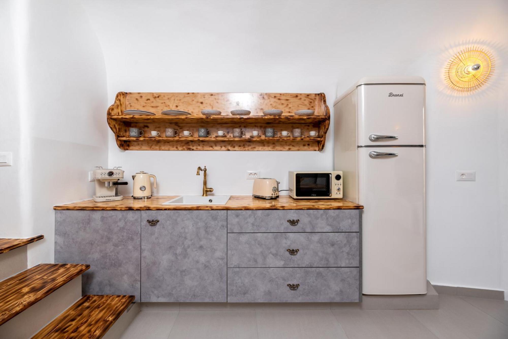 Deep Cave Suites Kontochori Fira  Dış mekan fotoğraf
