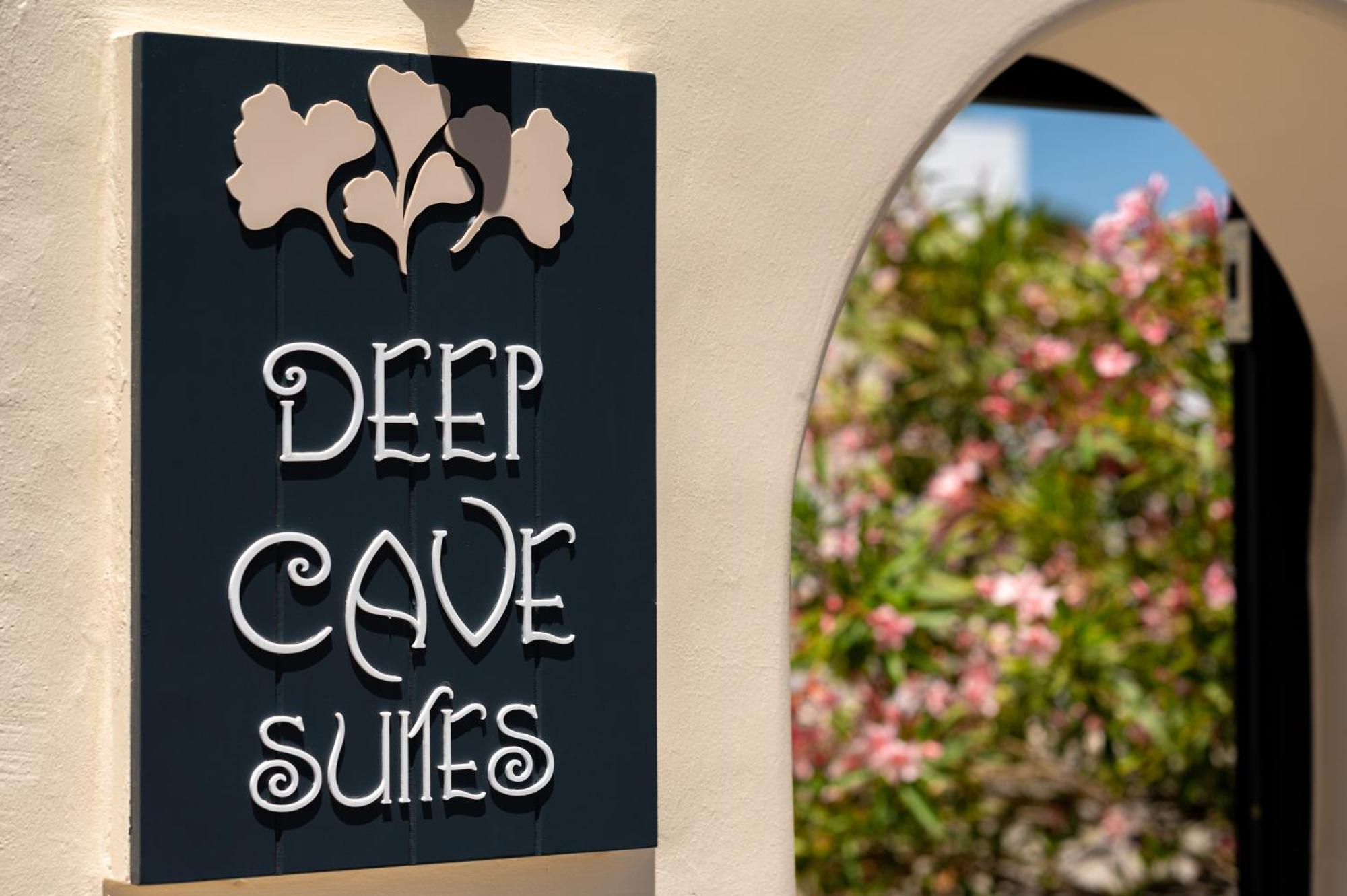 Deep Cave Suites Kontochori Fira  Dış mekan fotoğraf